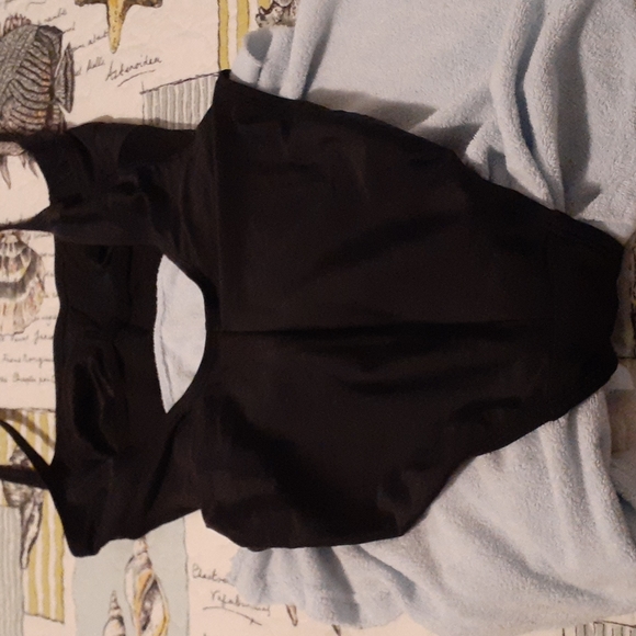 La Blanca by Rod Beattie blk one piece bathing suit size 6 w/ mesh V cut outs. - Picture 5 of 7